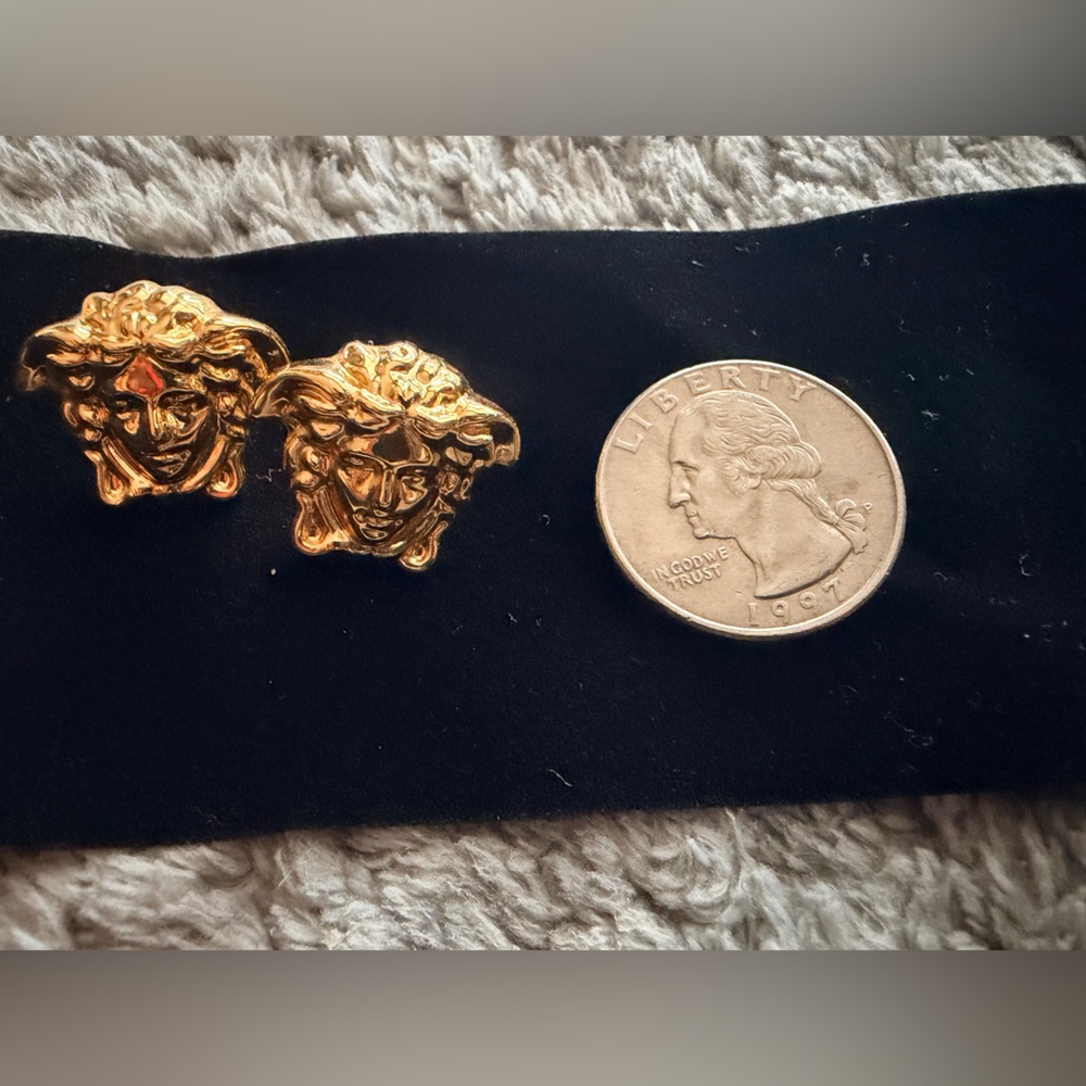 Versace “Medusa” stud earrings. - Picture 6 of 7